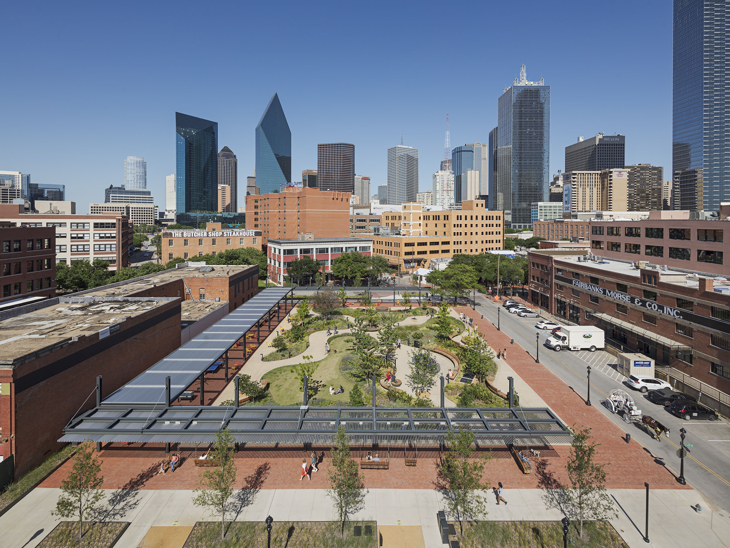 https://www.fieldoperations.net/fileadmin/fo_uploads/projects/West_End_Square/FO_WEST_END_SQUARE_02_Aerial_with_Downtown_Dallas_Sam_Oberter.jpg